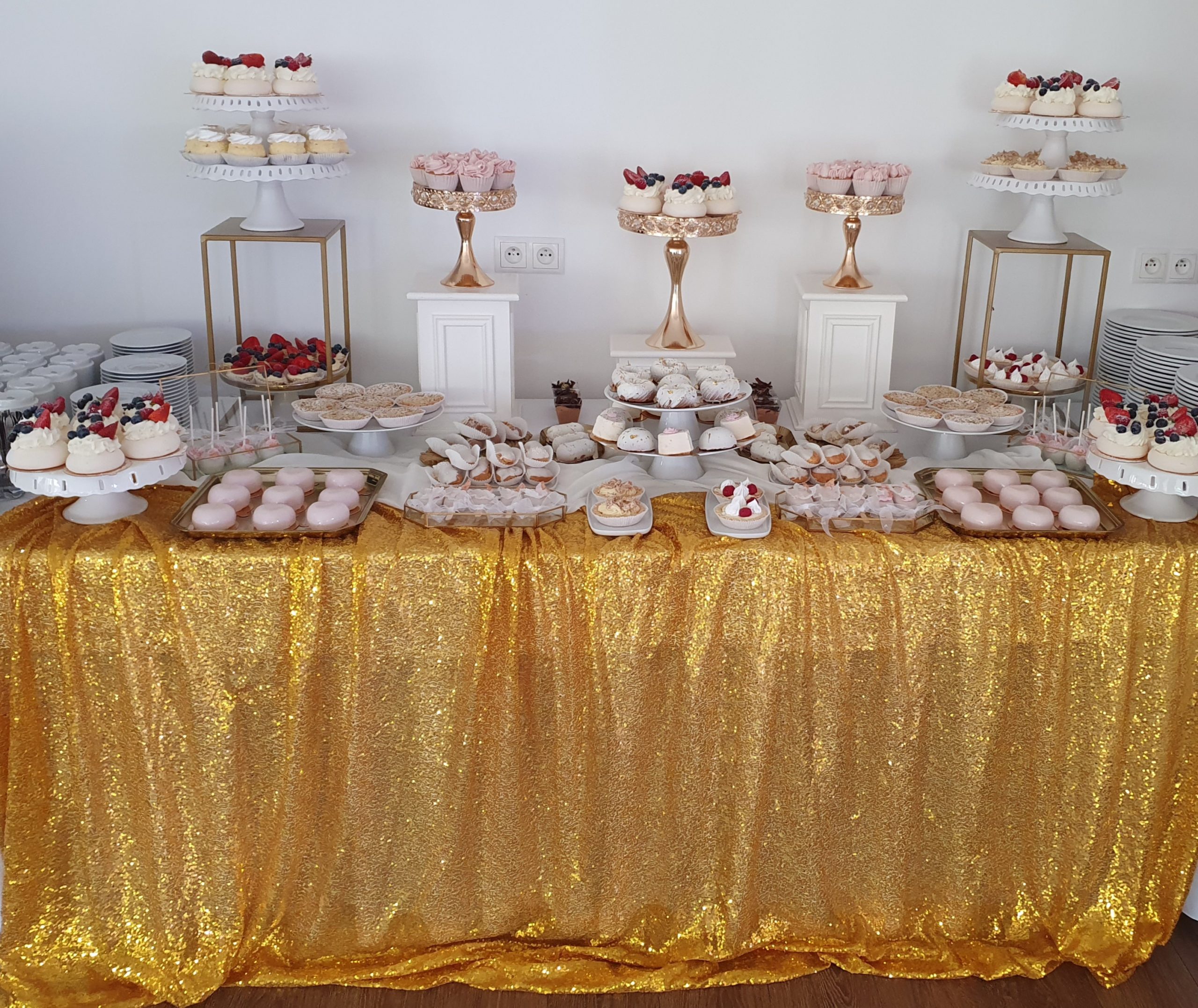 realizacja słodkiego stołu na wesele cukiernia want